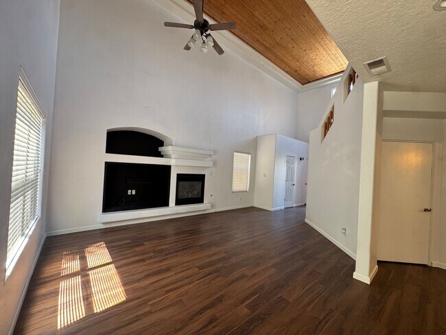 Building Photo - 10408 Toscana St NW