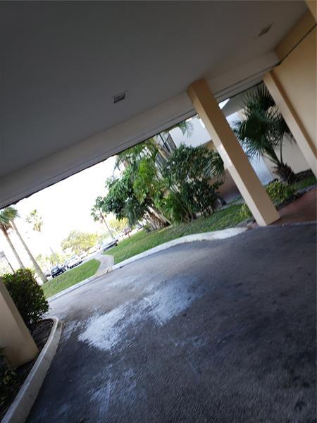 Foto del edificio - 4174 Inverrary Dr