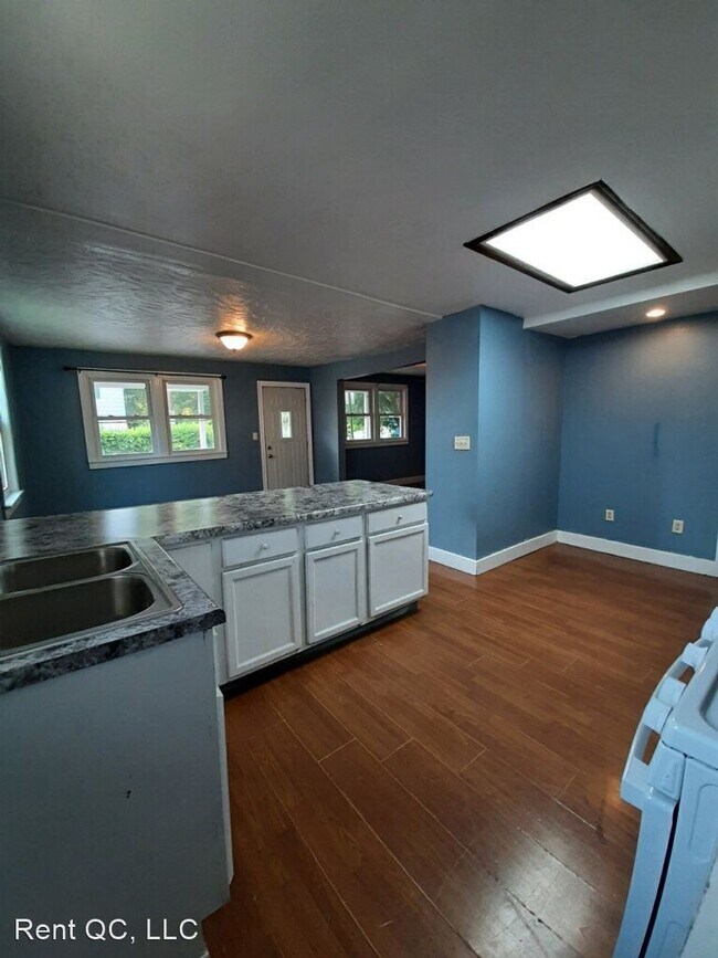 Building Photo - 3 br, 2 bath House - 721 13th St.