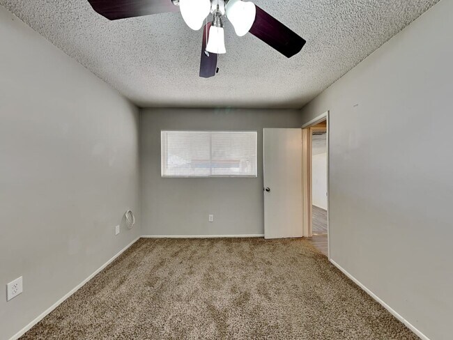 Building Photo - 11434 N 24Th Dr