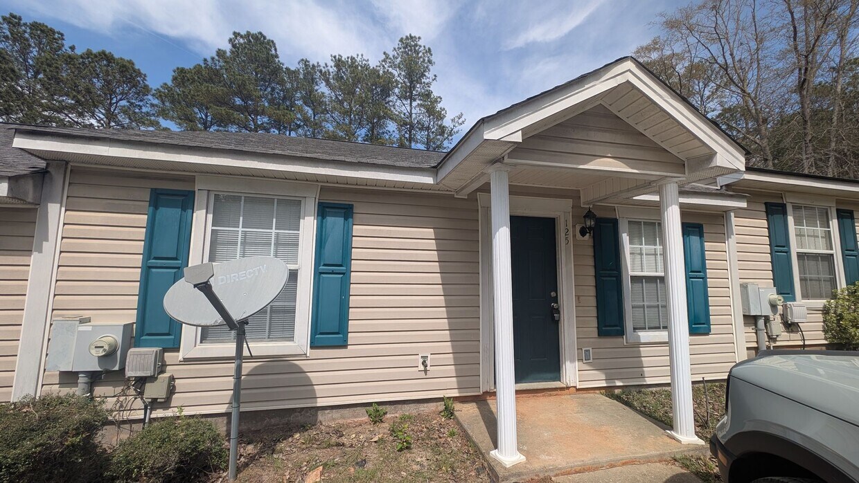 Foto principal - 210 Youngs Mill Rd