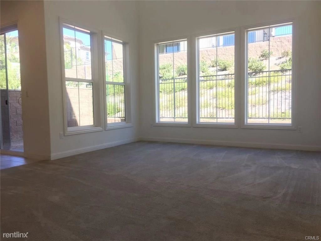 Primary Photo - 4 br, 3 bath House - 20655 W Chestnut Cir
