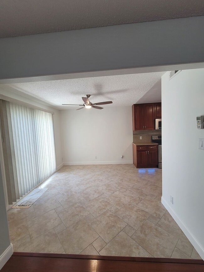 Foto del edificio - Charming 2-Bed, 1.5-Bath Concord Condo wit...