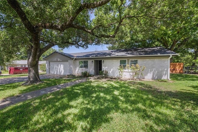 Building Photo - 11603 Oak Trail