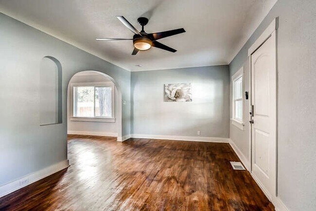 Building Photo - Wonderful Lakewood Home! Close to Light Rail