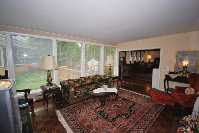 Foto del edificio - 9502 Ewing Dr