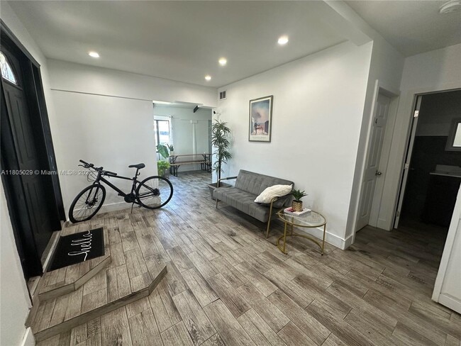 Foto del edificio - 2275 NW 30th St