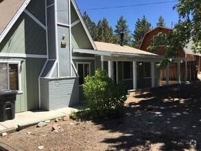 Building Photo - 129 Maple Ln