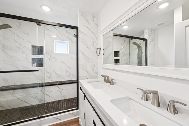 Foto del edificio - 6935 W Holiday St