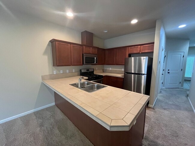 Building Photo - Well-Maintained Townhome in Desirable SW Portland
