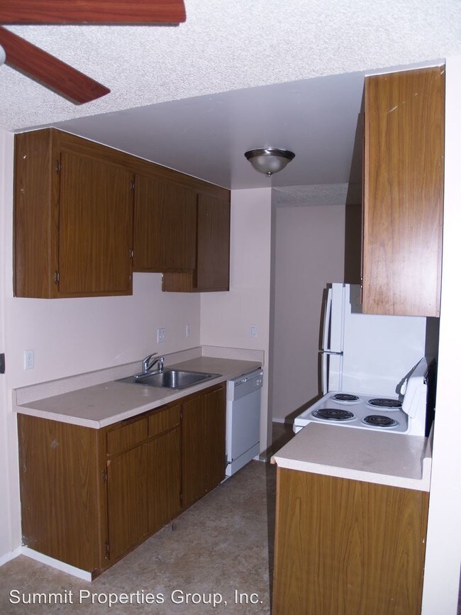 Foto del edificio - 7491 Donohue Dr