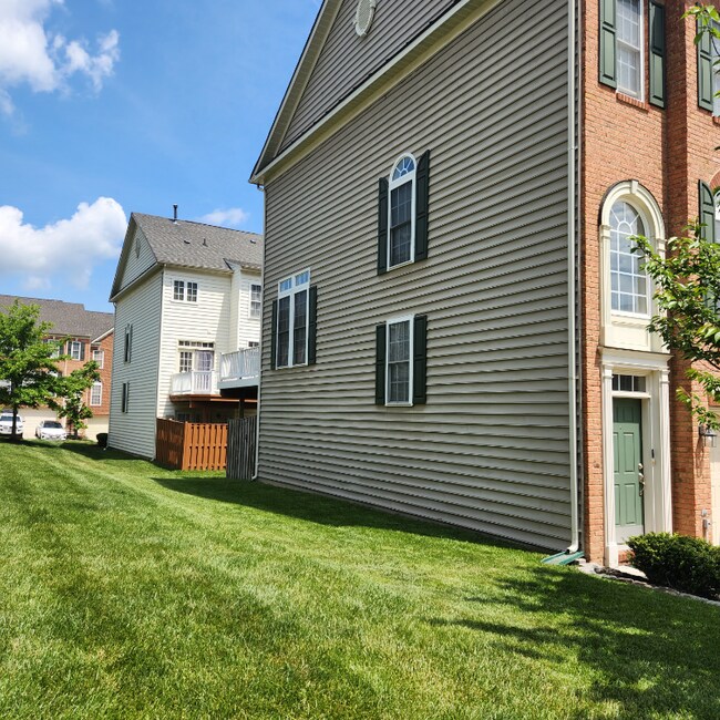 8400 Chaucer House Ct, Lorton, VA 22079 Townhome Rentals in Lorton VA