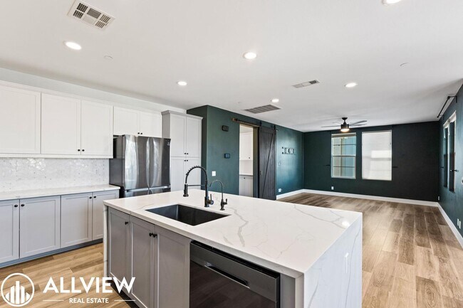 Foto del edificio - Turnkey 2 Bedroom, 2.5 Bath End Unit Townhome Available NOW in Rancho Mission Viejo!