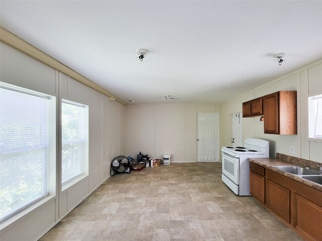 Foto del edificio - 9203 Greens Rd