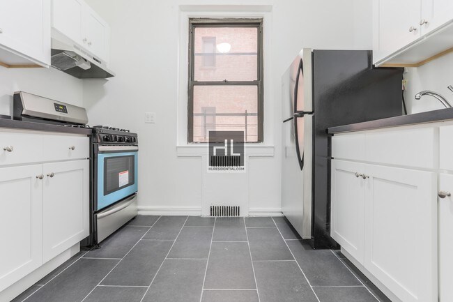 Foto del edificio - Newly Renovated Jumbo 1 Bedroom Apartment