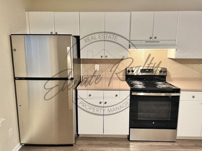 Building Photo - Two Bedroom Townhouse in Meadows of Fairvi...