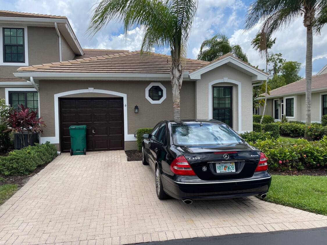 Primary Photo - 2 Bedroom 2 Bath with Den and 1 Car Garage