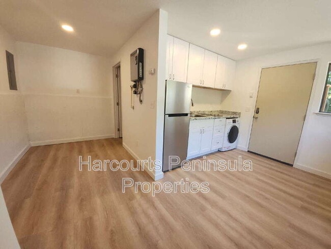 Foto del edificio - 35 NE Torval Canyon Rd