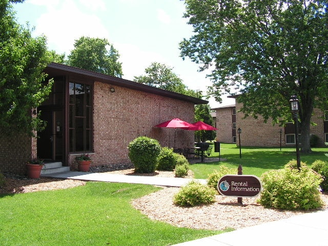 Building Photo - Woodlake Park