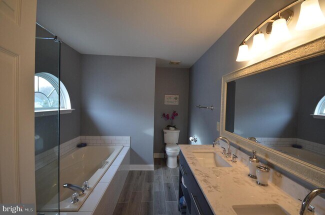 Foto del edificio - 6134 Oaklawn Ln