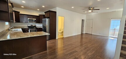 Building Photo - 2536 W Pikes Peak Dr