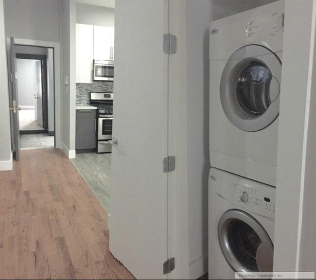 Foto del edificio - 4230 Broadway