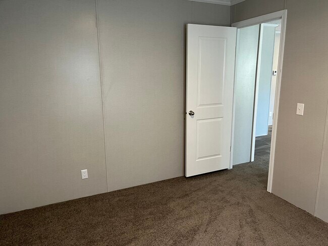 Foto del edificio - 6610 Lear Nagle Rd