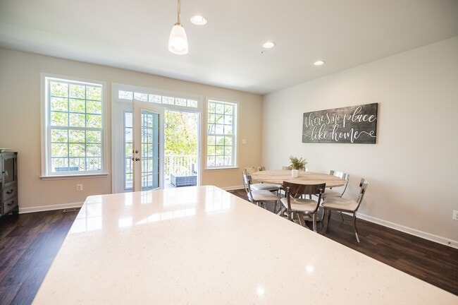 Foto del edificio - 309 Spring Bank Way