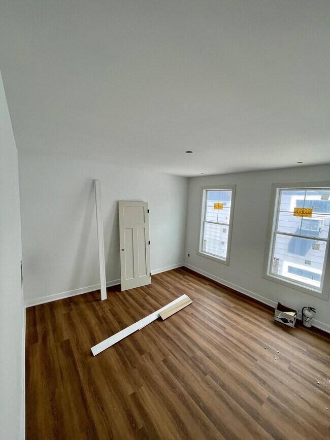 Building Photo - 2545 Harriet Ave