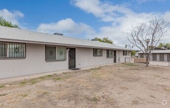 Building Photo - 1321 W Sahuaro Dr