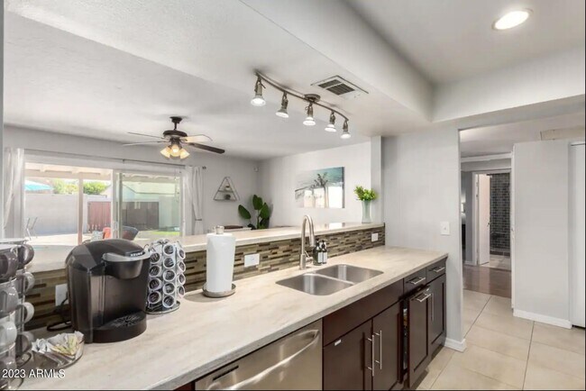 Foto del edificio - 6513 N 85th St