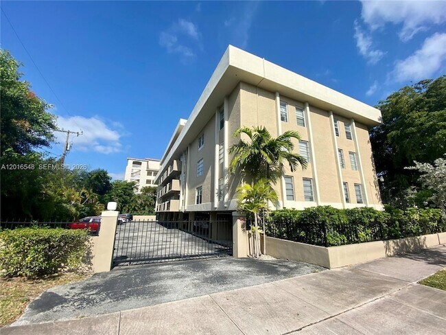 Foto del edificio - 110 Salamanca Ave