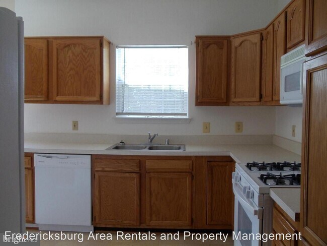 Foto del edificio - 4 br, 3.5 bath House - 5 SHARON LANE