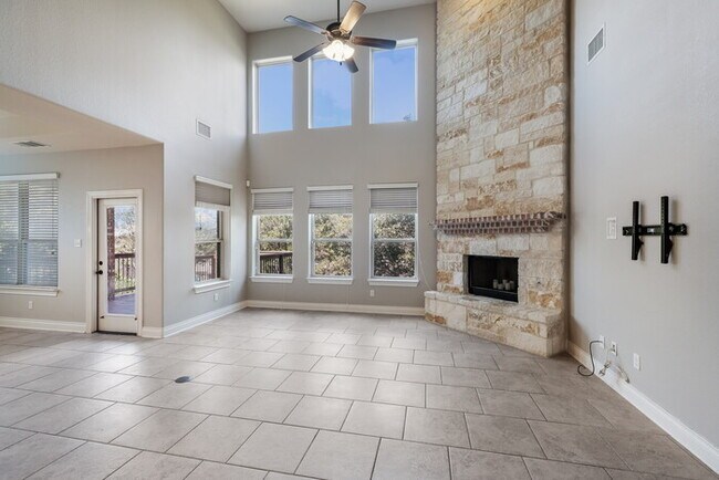 Building Photo - Creek Canyon