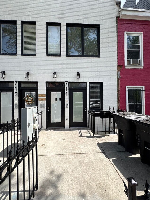 Building Photo - 711 18th St NE