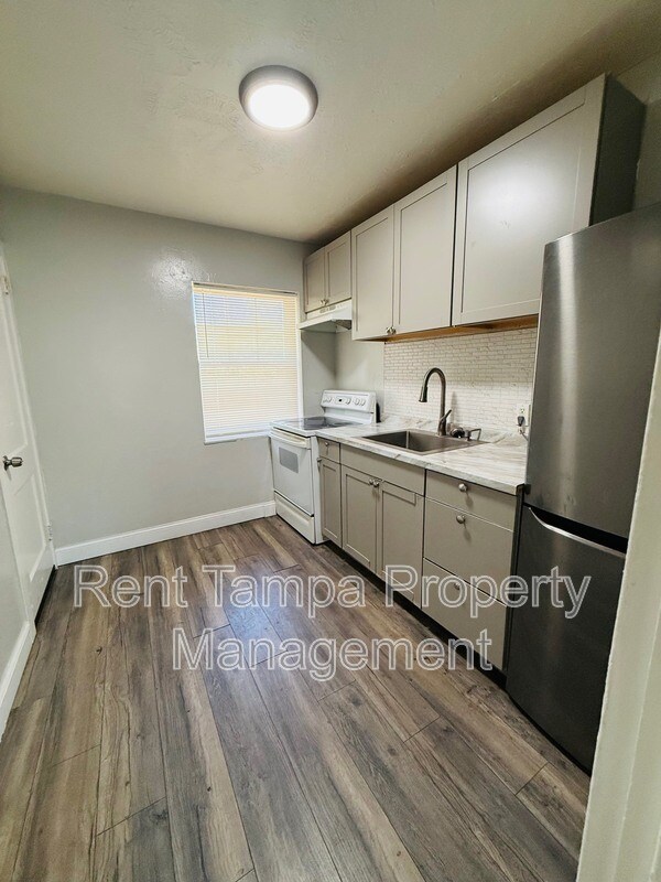 Foto del edificio - 637-637 17th Ave S