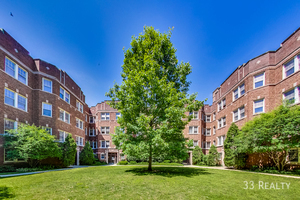 Primary Photo - 3 Bed 2 Bath / Oak Park / Laundry in Unit ...