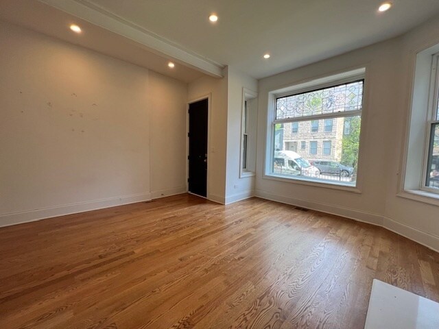 Building Photo - 2861 W Shakespeare Ave