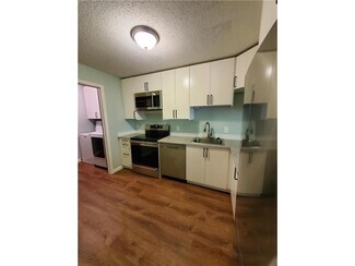 Building Photo - 5697 Green Cir Dr