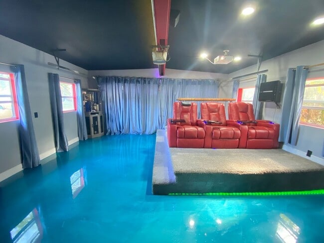 Building Photo - 701 Denton Rd