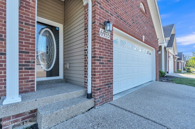 Foto del edificio - 6935 Arbor Manor Way