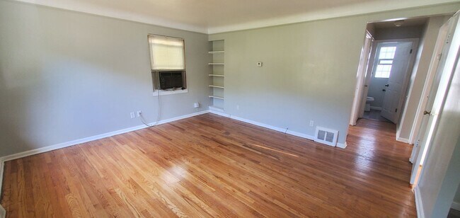 Foto del edificio - Move in ready!