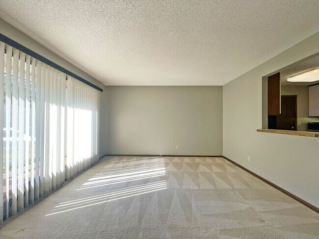 Foto del edificio - 4-Level Home with Fireplace & Big Yard is ...