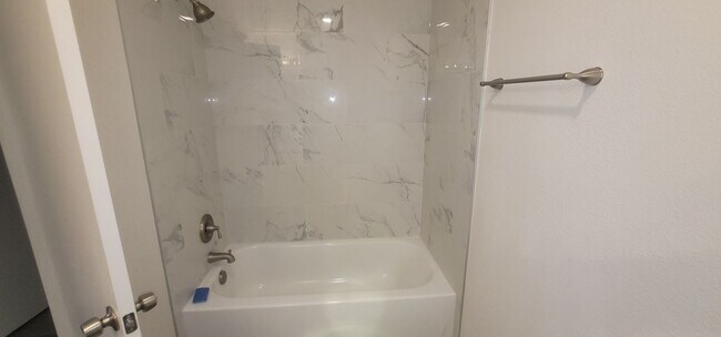 Building Photo - 2br2ba Condo