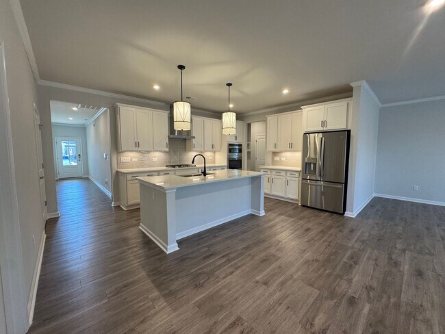 Foto del edificio - Spacious 1.5-Story 4BR Home with Bonus Room in Active 55+ Community