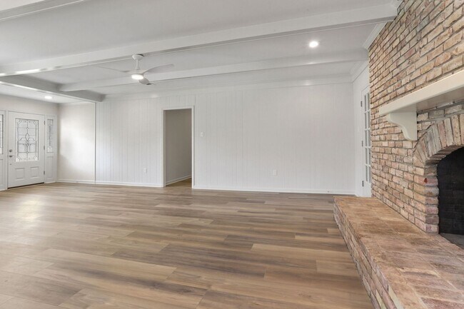 Building Photo - Oak Hills area 3br/2.5 ba house