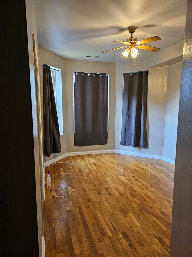 Primary Photo - 913 N Lawndale Ave