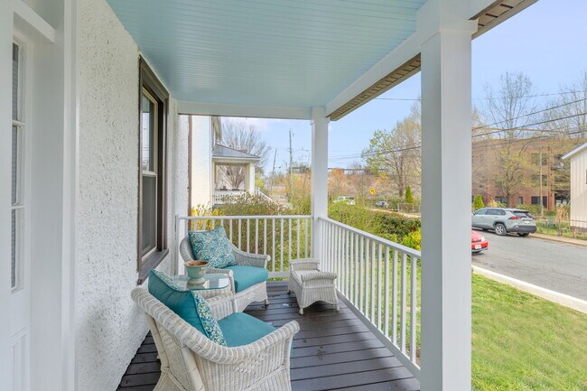Building Photo - 207 Douglas Ave