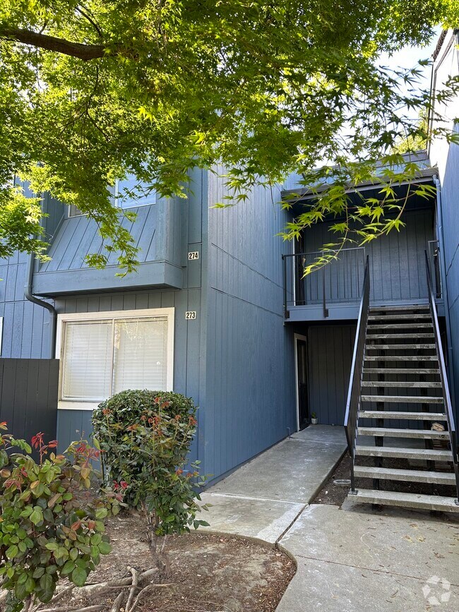 Malard Creek Circle Gated Apartments for Rent Stockton, CA 1