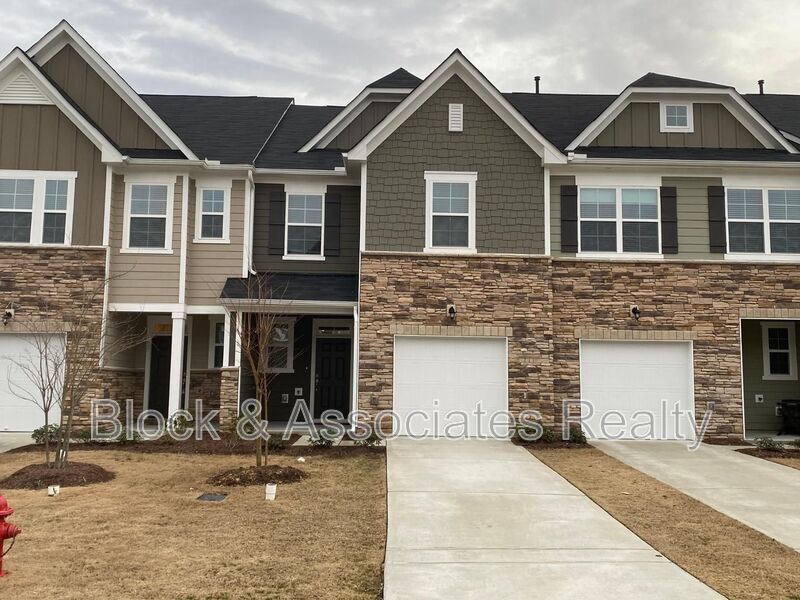 Foto principal - 805 New Derby Ln